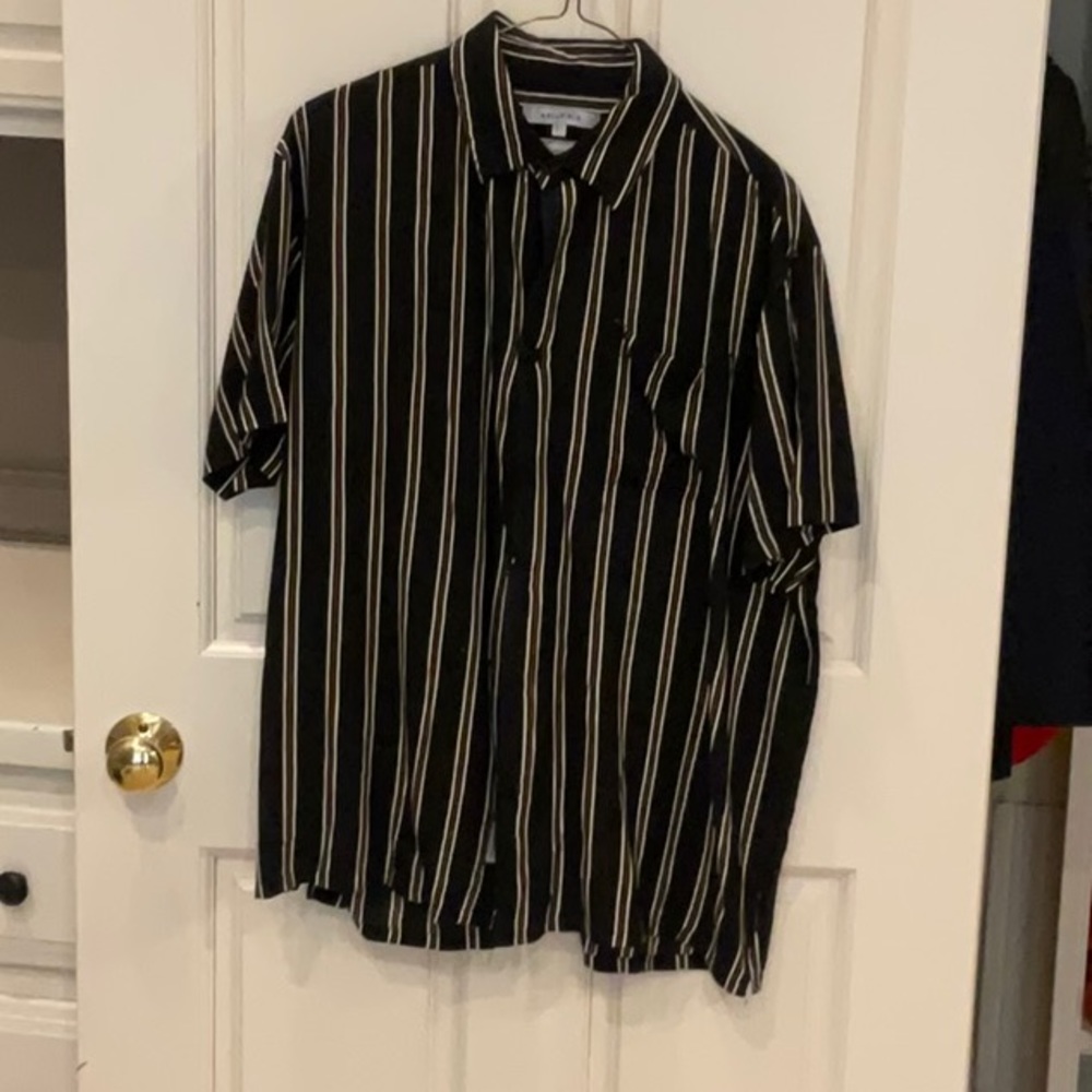 Black stripe short sleeve button down, classic men’s shirt
